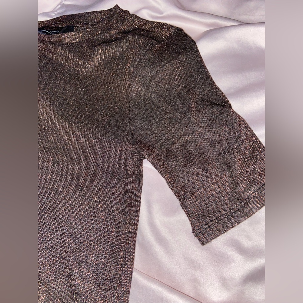 Brown short sleeved top with gold glitter - Picture 3 of 4